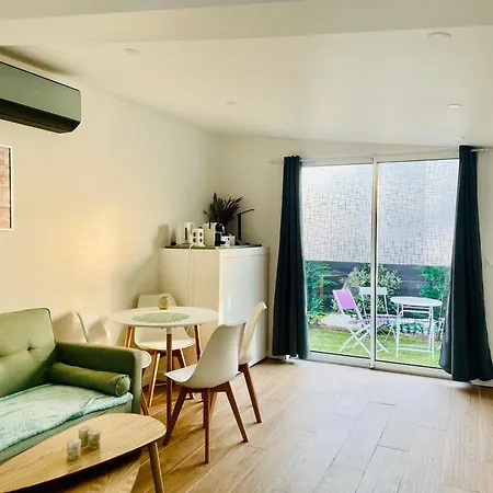 - Rez De Jardin Holiday home *