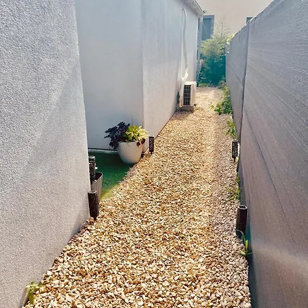 Studio - Rez De Jardin - Climatisation - Parking - Wifi - Calme - Familiale Apartment Varreddes