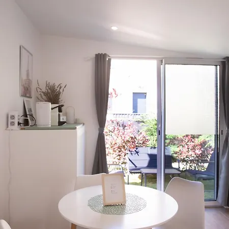 Apartment Rez De Jardin - Calme & Familiale *